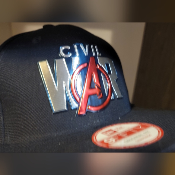 BNWT Captain America Civil War Hat - Picture 5 of 7